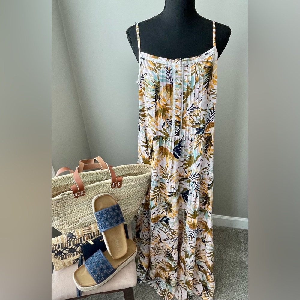 NWT Jessica Simpson Large Tiered Dress